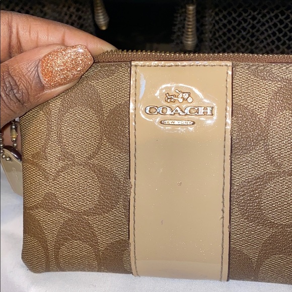 Coach wristlet - Picture 2 of 6